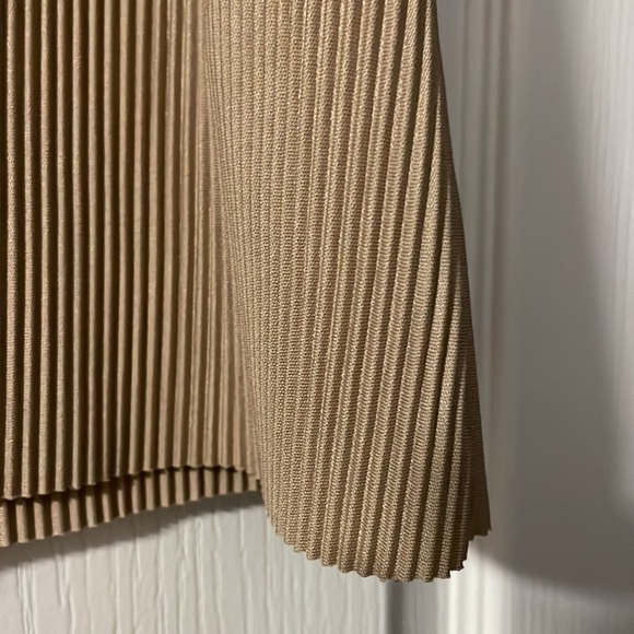 Zara - Pleated Top with Ruffles - Picture 4 of 8